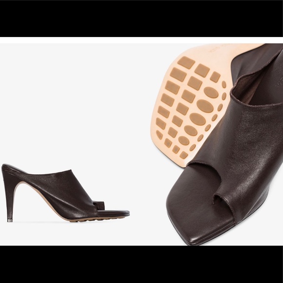 Bottega Veneta Brown 90mm Toe Loop Leather Sandals. - Picture 2 of 3